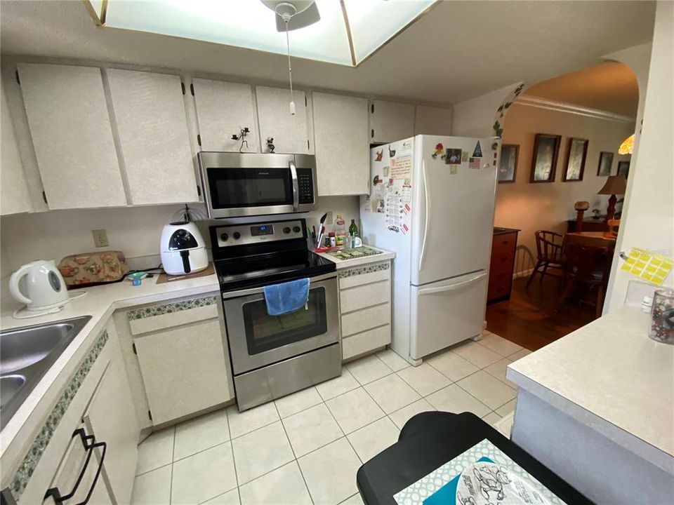 For Sale: $154,900 (2 beds, 2 baths, 1044 Square Feet)