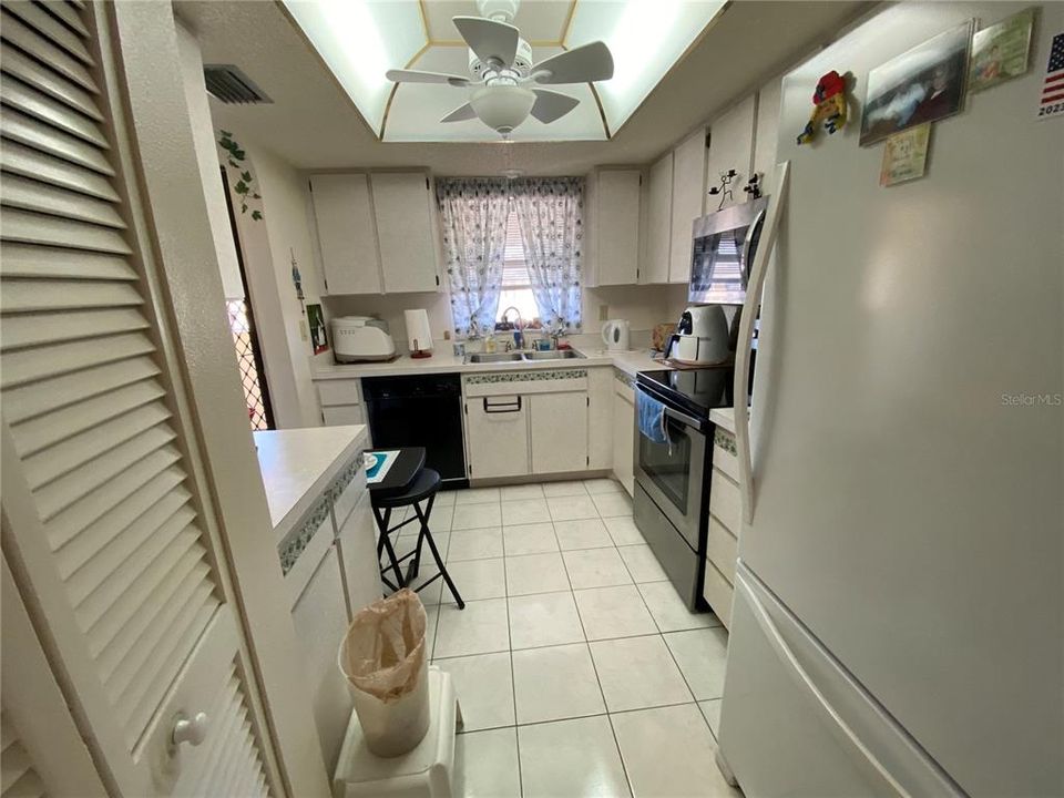 For Sale: $154,900 (2 beds, 2 baths, 1044 Square Feet)