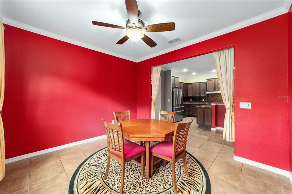 For Sale: $385,900 (2 beds, 2 baths, 1940 Square Feet)