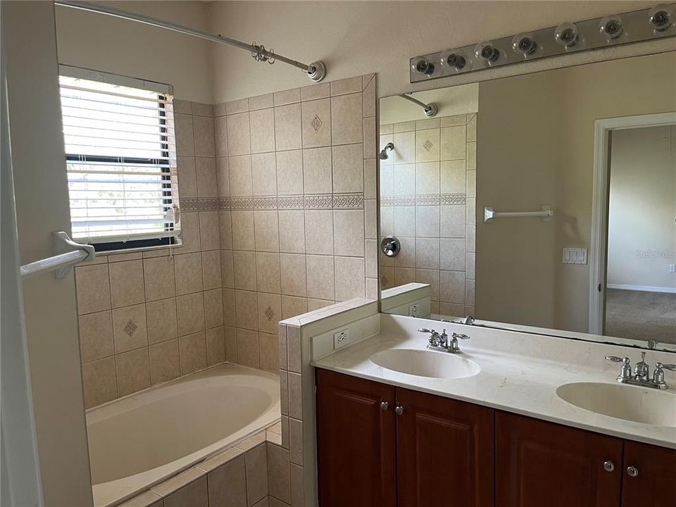 For Sale: $229,900 (3 beds, 2 baths, 1467 Square Feet)