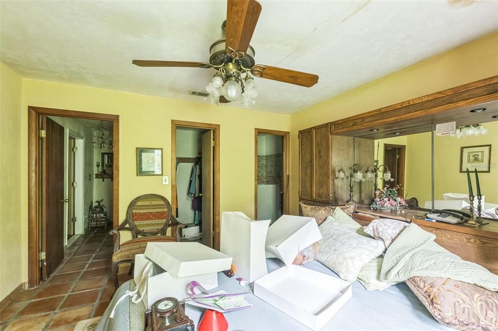 For Sale: $400,000 (5 beds, 2 baths, 3410 Square Feet)