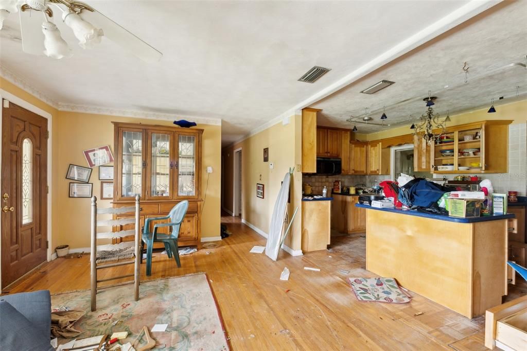 For Sale: $400,000 (5 beds, 2 baths, 3410 Square Feet)