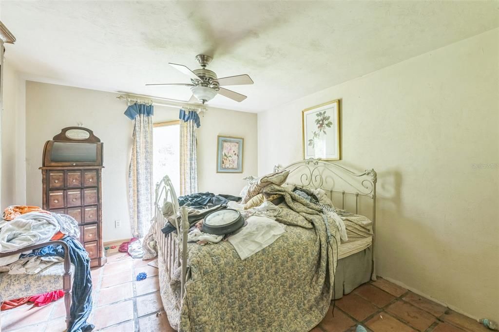 For Sale: $400,000 (5 beds, 2 baths, 3410 Square Feet)