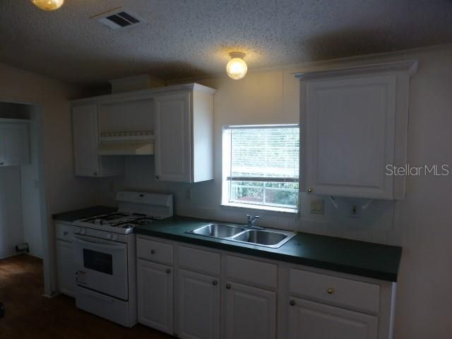 For Rent: $1,325 (3 beds, 2 baths, 1152 Square Feet)