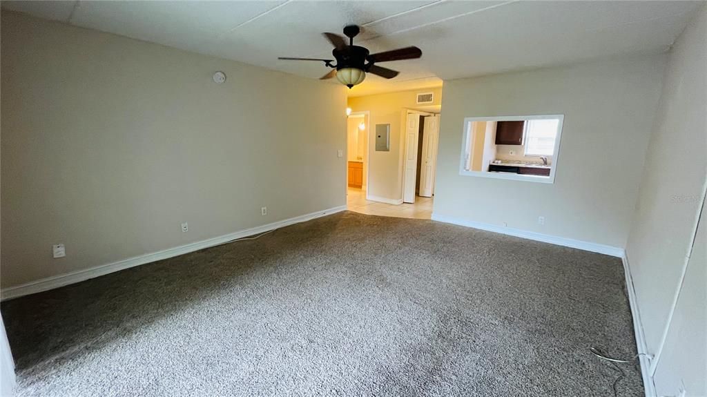 For Sale: $140,000 (1 beds, 1 baths, 742 Square Feet)