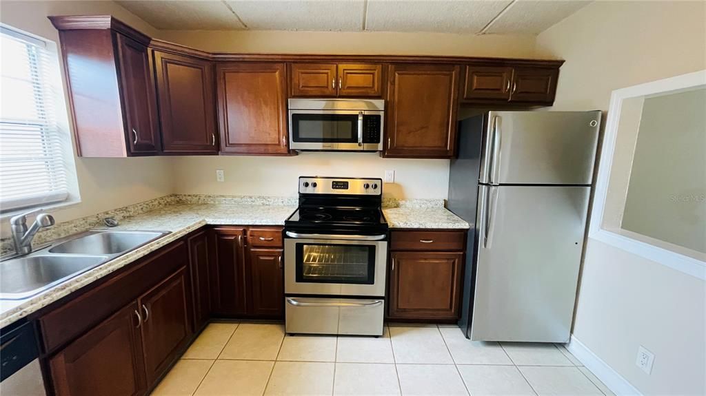 For Sale: $140,000 (1 beds, 1 baths, 742 Square Feet)