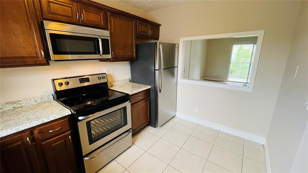 For Sale: $140,000 (1 beds, 1 baths, 742 Square Feet)