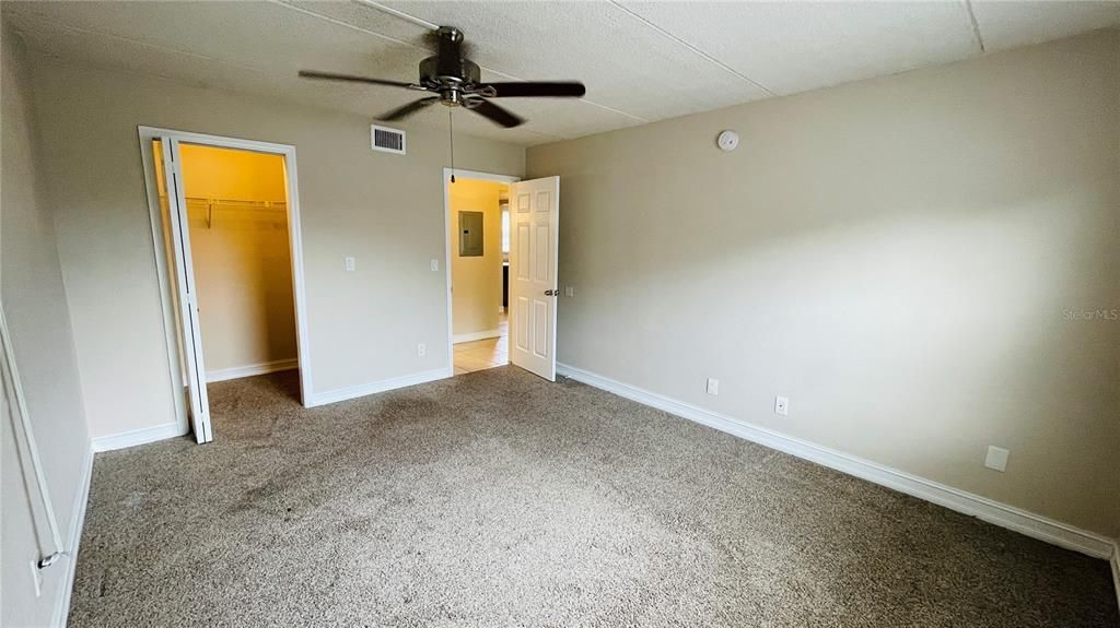 For Sale: $140,000 (1 beds, 1 baths, 742 Square Feet)