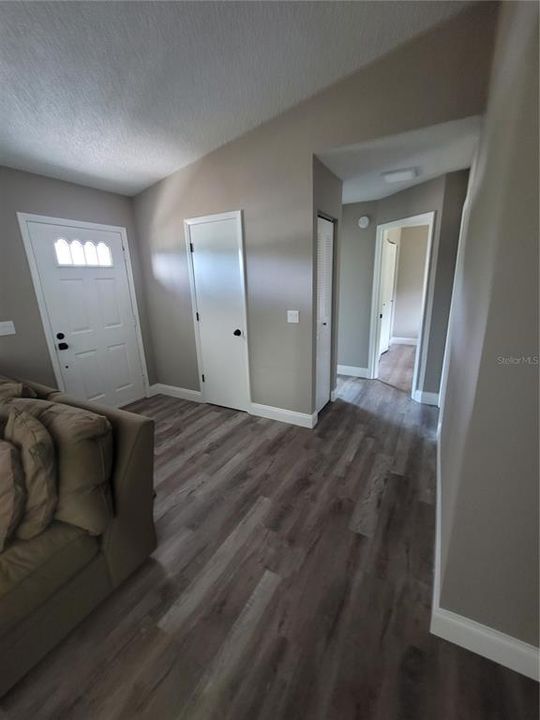 For Sale: $268,700 (2 beds, 2 baths, 957 Square Feet)