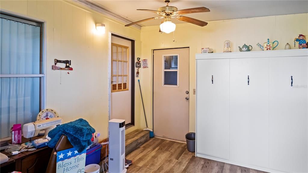 For Sale: $215,000 (2 beds, 2 baths, 1300 Square Feet)