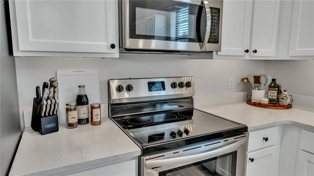 For Sale: $449,900 (3 beds, 2 baths, 1984 Square Feet)