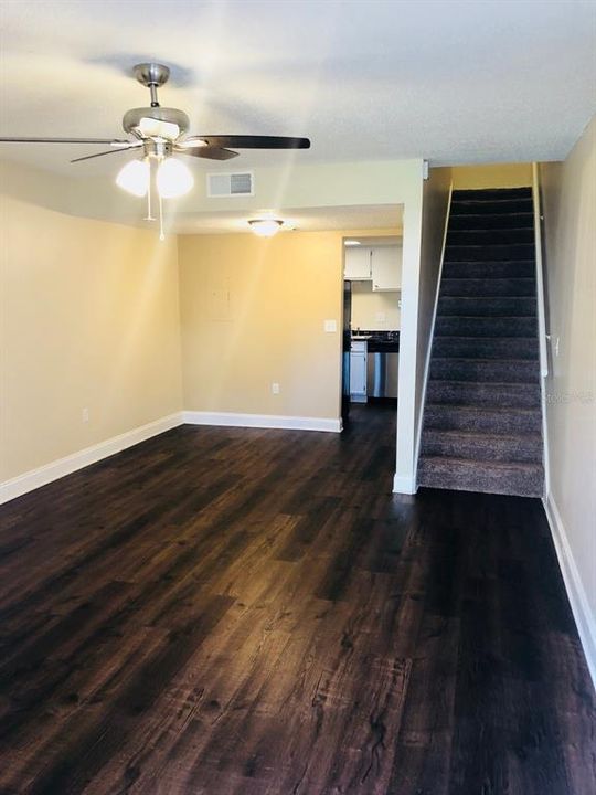 For Rent: $1,275 (1 beds, 1 baths, 765 Square Feet)