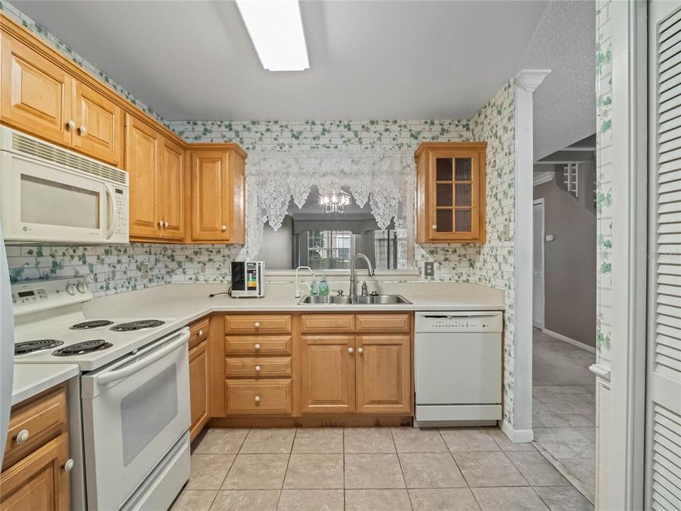 For Sale: $230,000 (2 beds, 2 baths, 1616 Square Feet)