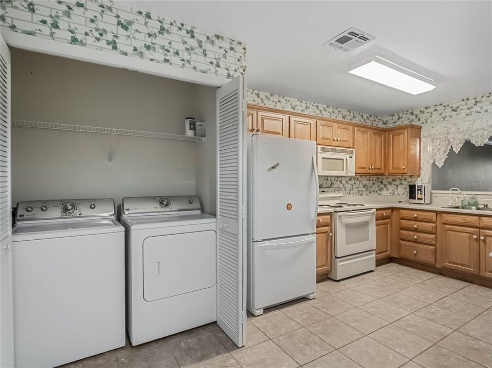 For Sale: $230,000 (2 beds, 2 baths, 1616 Square Feet)