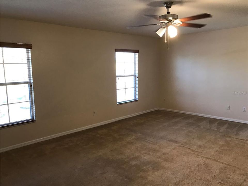 For Rent: $2,195 (3 beds, 2 baths, 1828 Square Feet)