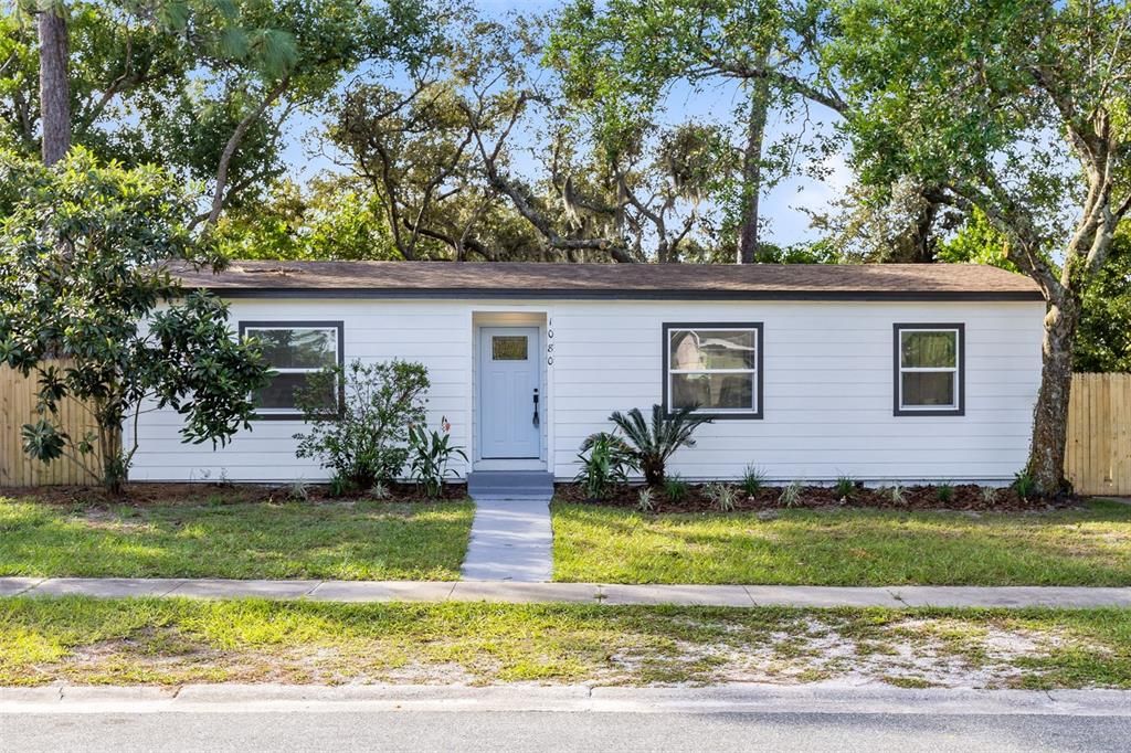 For Sale: $295,000 (3 beds, 2 baths, 1044 Square Feet)