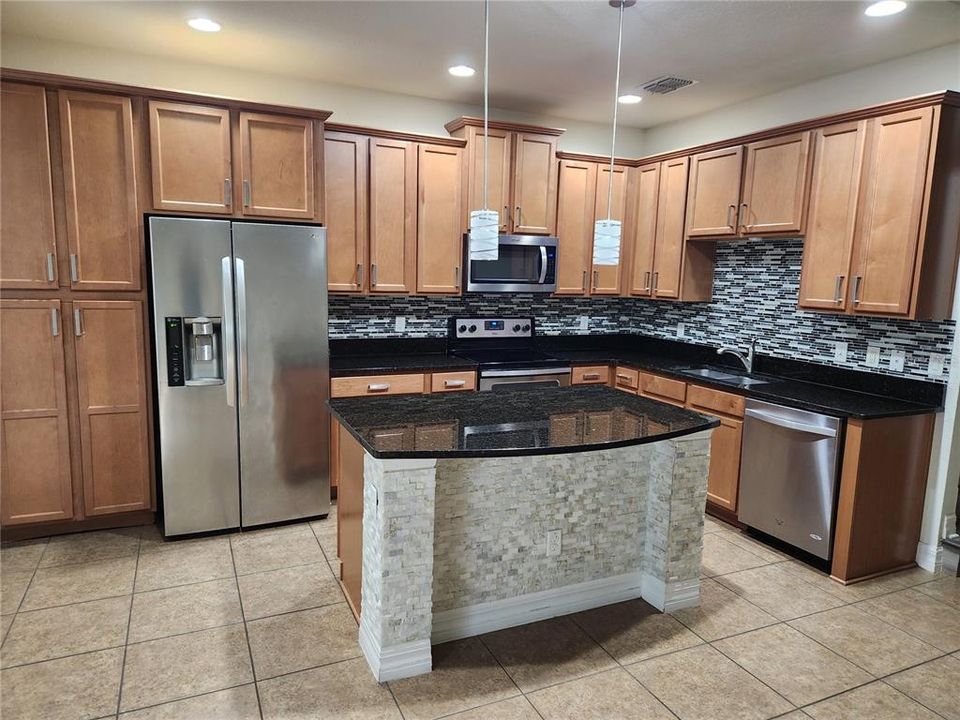 For Rent: $2,650 (3 beds, 2 baths, 1639 Square Feet)