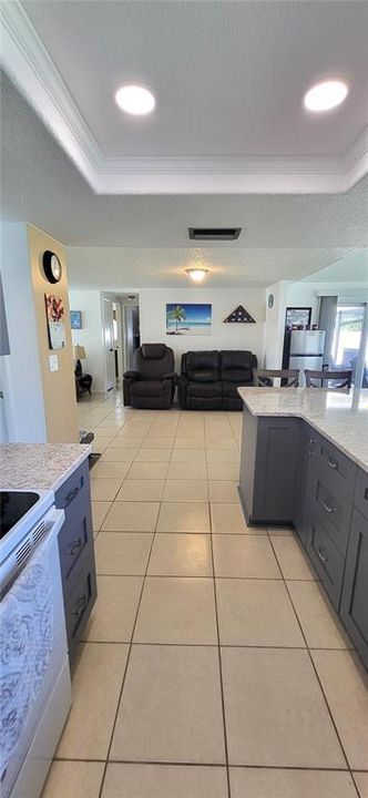 For Sale: $274,900 (2 beds, 2 baths, 1114 Square Feet)