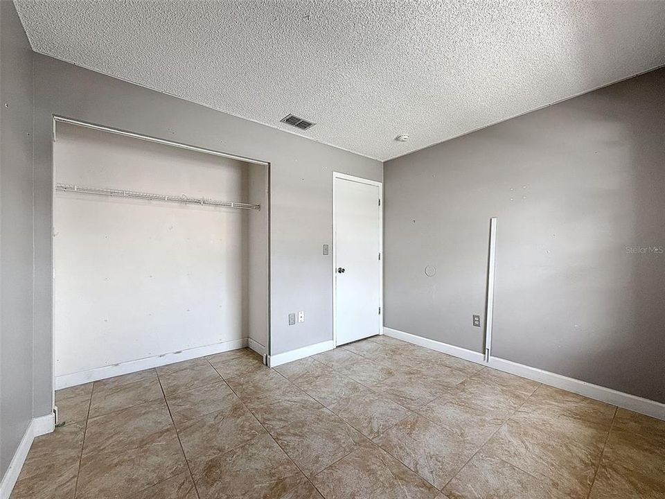 For Sale: $179,900 (2 beds, 2 baths, 927 Square Feet)