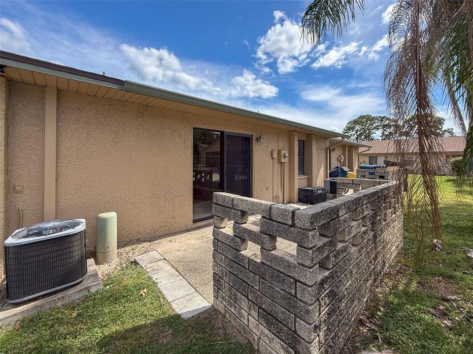 For Sale: $179,900 (2 beds, 2 baths, 927 Square Feet)