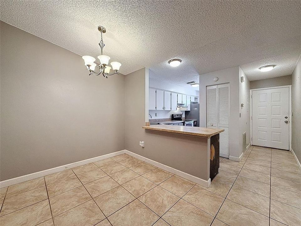 For Sale: $179,900 (2 beds, 2 baths, 927 Square Feet)