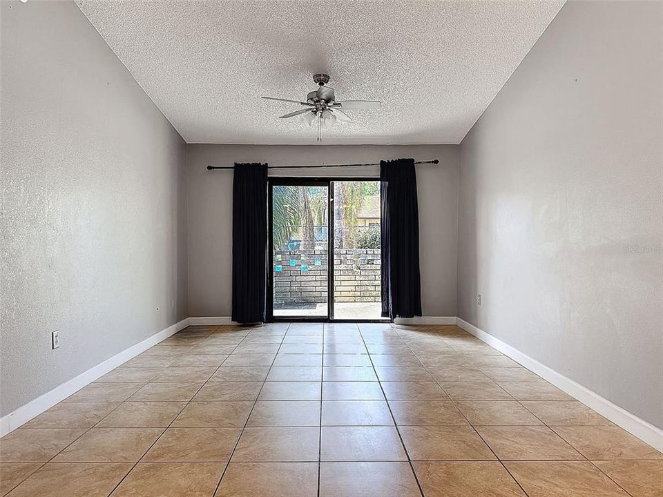 For Sale: $179,900 (2 beds, 2 baths, 927 Square Feet)