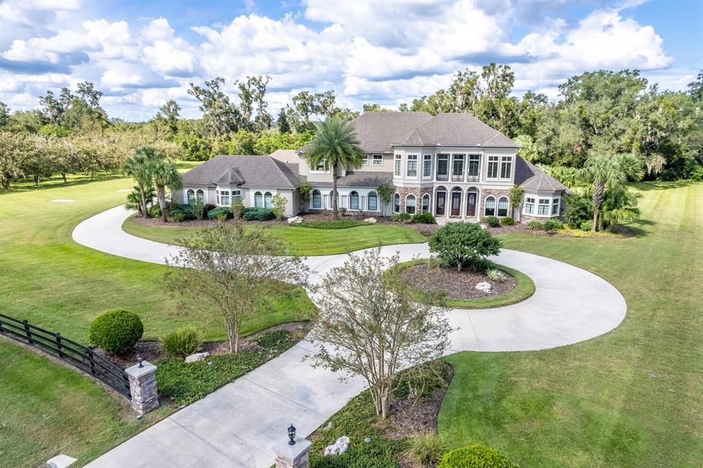 Luxury Estate on 5 Acres!