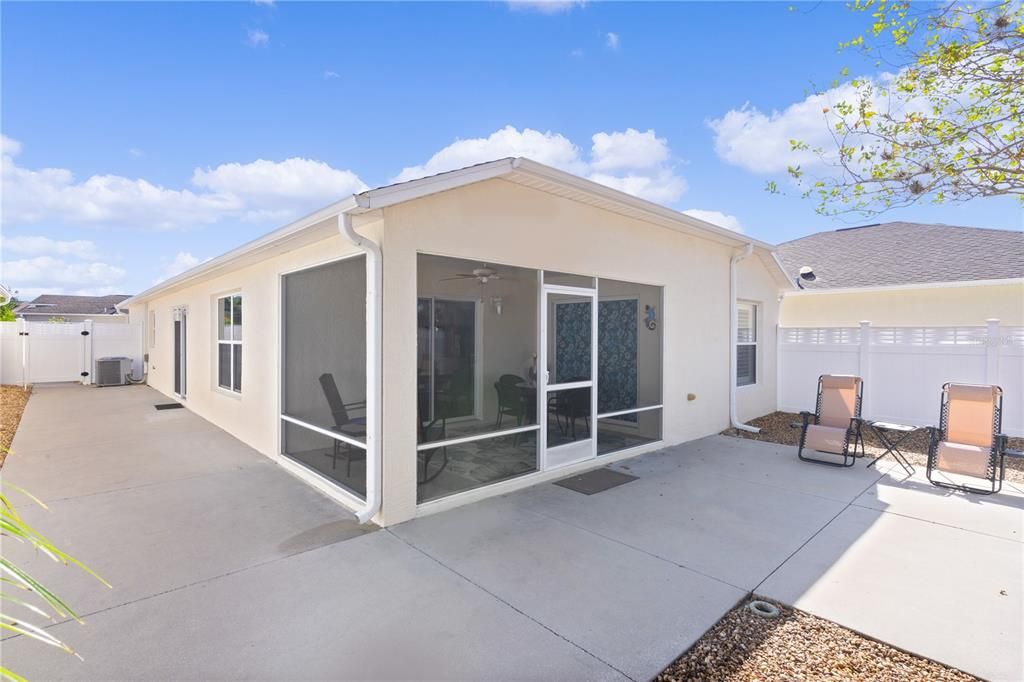 For Sale: $345,000 (2 beds, 2 baths, 1132 Square Feet)