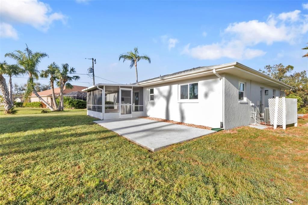 For Sale: $269,995 (2 beds, 2 baths, 976 Square Feet)