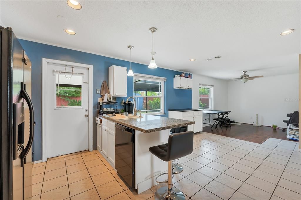 For Sale: $299,000 (3 beds, 1 baths, 1104 Square Feet)