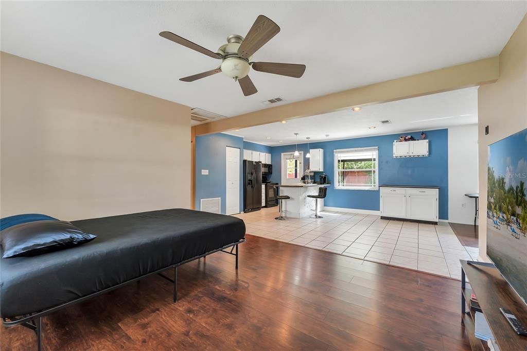 For Sale: $299,000 (3 beds, 1 baths, 1104 Square Feet)