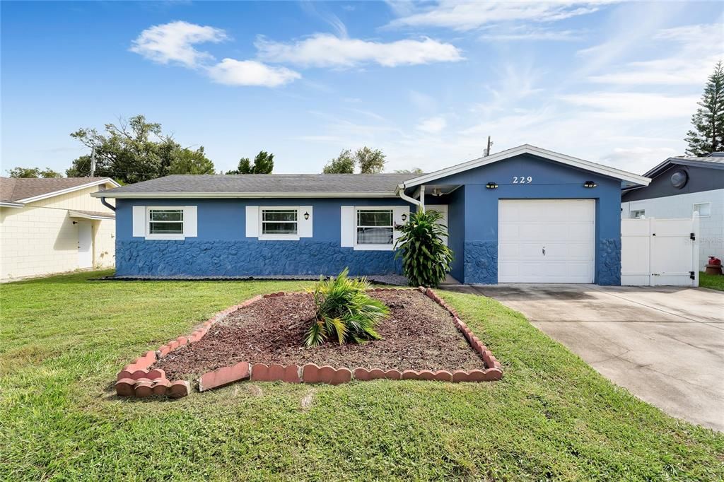 For Sale: $299,000 (3 beds, 1 baths, 1104 Square Feet)