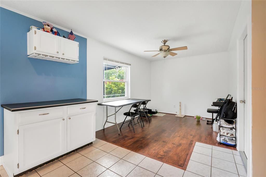 For Sale: $299,000 (3 beds, 1 baths, 1104 Square Feet)