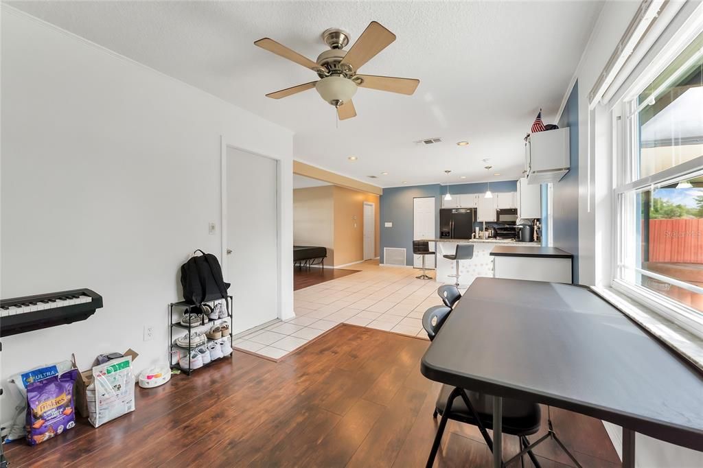 For Sale: $299,000 (3 beds, 1 baths, 1104 Square Feet)