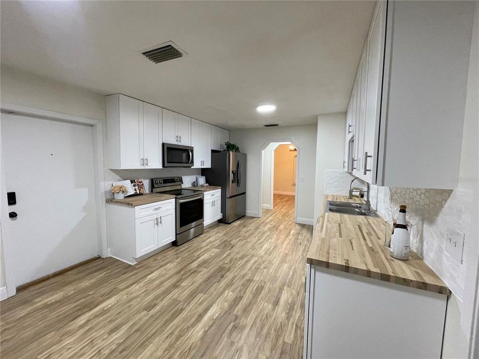 Active With Contract: $375,000 (4 beds, 2 baths, 2202 Square Feet)