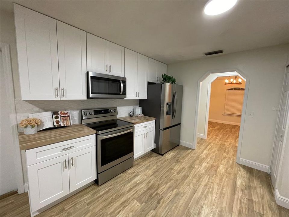 Active With Contract: $375,000 (4 beds, 2 baths, 2202 Square Feet)