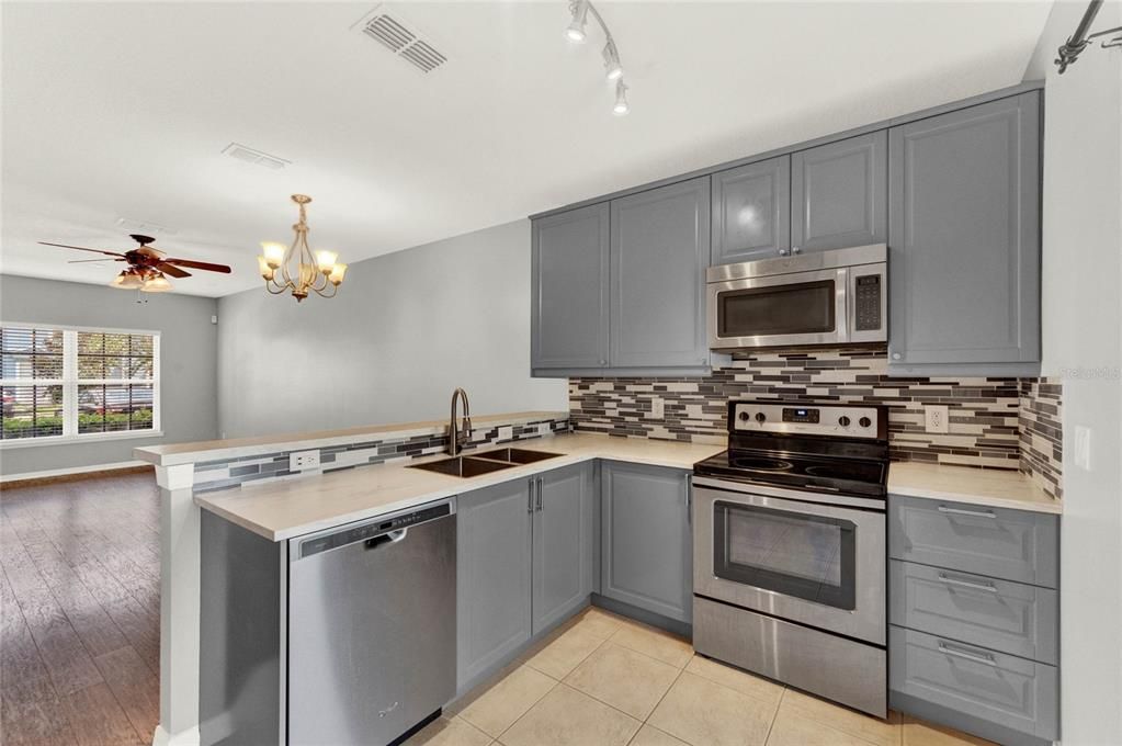 For Sale: $250,000 (2 beds, 2 baths, 1056 Square Feet)