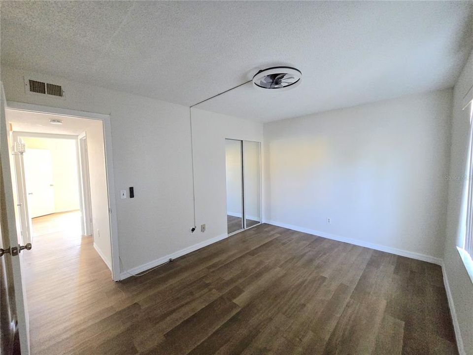 For Sale: $152,000 (2 beds, 1 baths, 930 Square Feet)