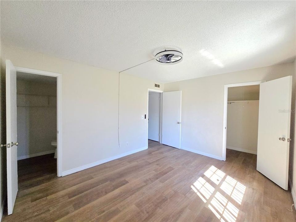 For Sale: $152,000 (2 beds, 1 baths, 930 Square Feet)