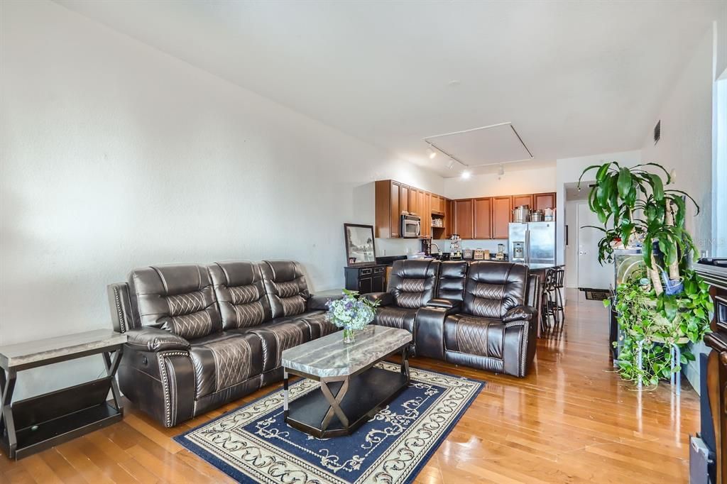 For Sale: $549,000 (2 beds, 2 baths, 1265 Square Feet)