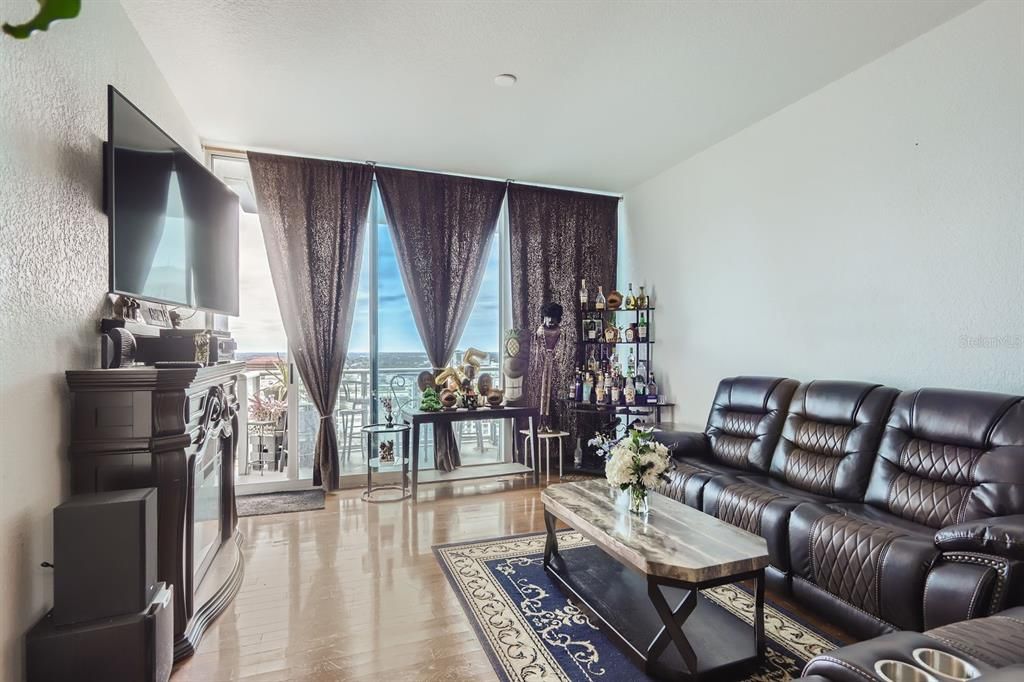 For Sale: $549,000 (2 beds, 2 baths, 1265 Square Feet)