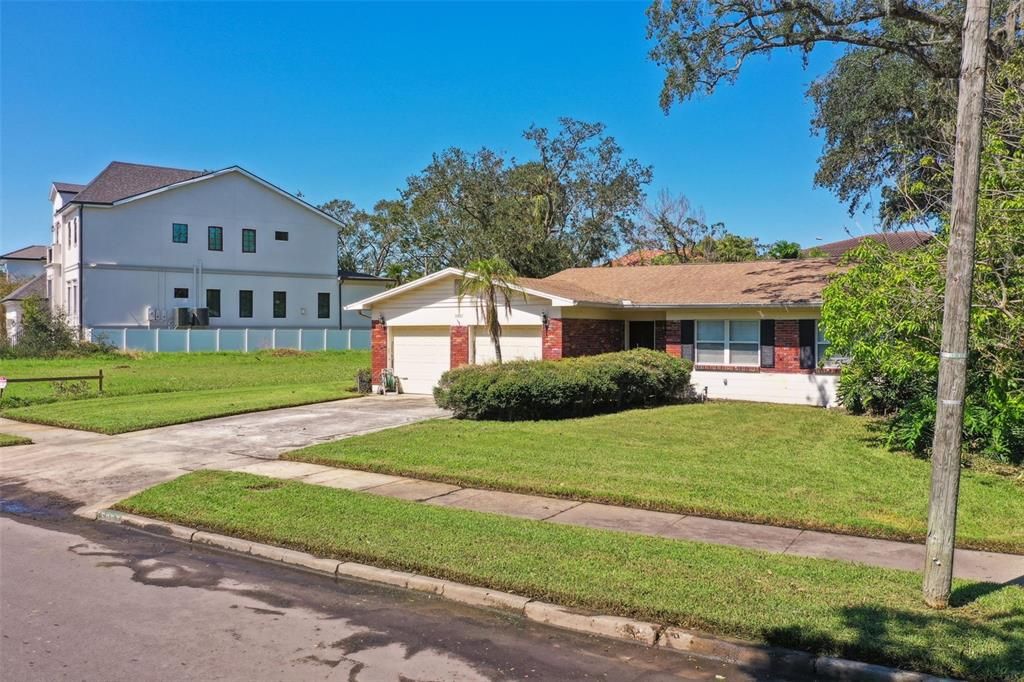 For Sale: $1,150,000 (3 beds, 2 baths, 1963 Square Feet)