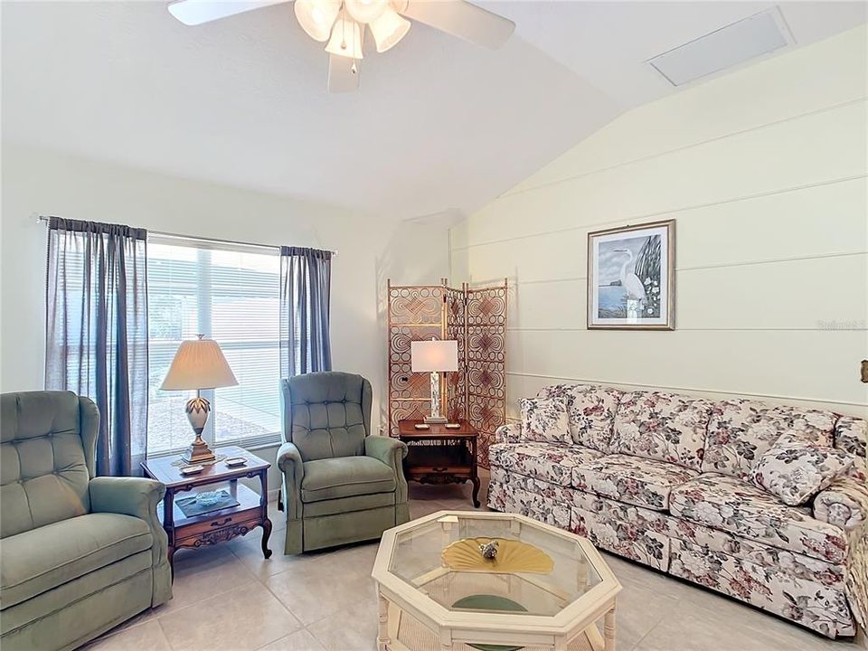 For Sale: $369,900 (3 beds, 2 baths, 1404 Square Feet)