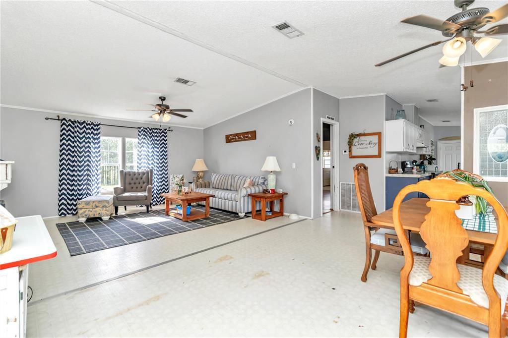 For Sale: $360,000 (3 beds, 2 baths, 1510 Square Feet)