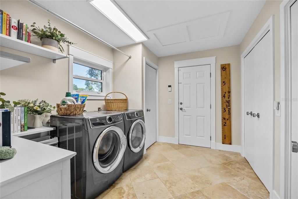 Laundry room/butler's pantry