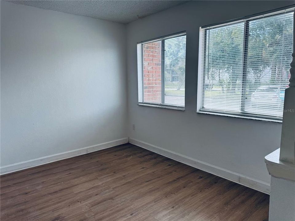 For Rent: $1,800 (2 beds, 1 baths, 996 Square Feet)