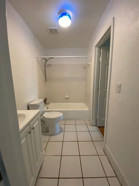 For Rent: $1,800 (2 beds, 1 baths, 996 Square Feet)