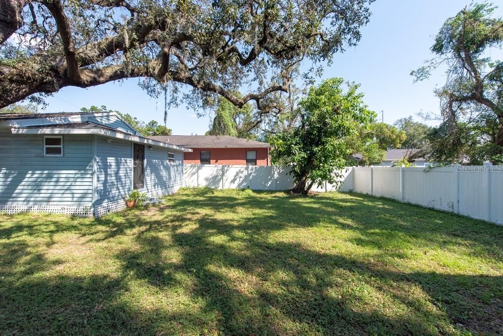 For Sale: $310,000 (3 beds, 2 baths, 846 Square Feet)