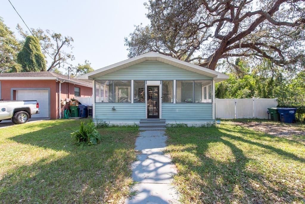 For Sale: $310,000 (3 beds, 2 baths, 846 Square Feet)