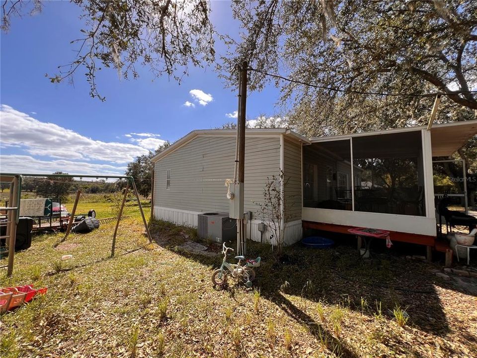 For Sale: $695,000 (3 beds, 2 baths, 1040 Square Feet)